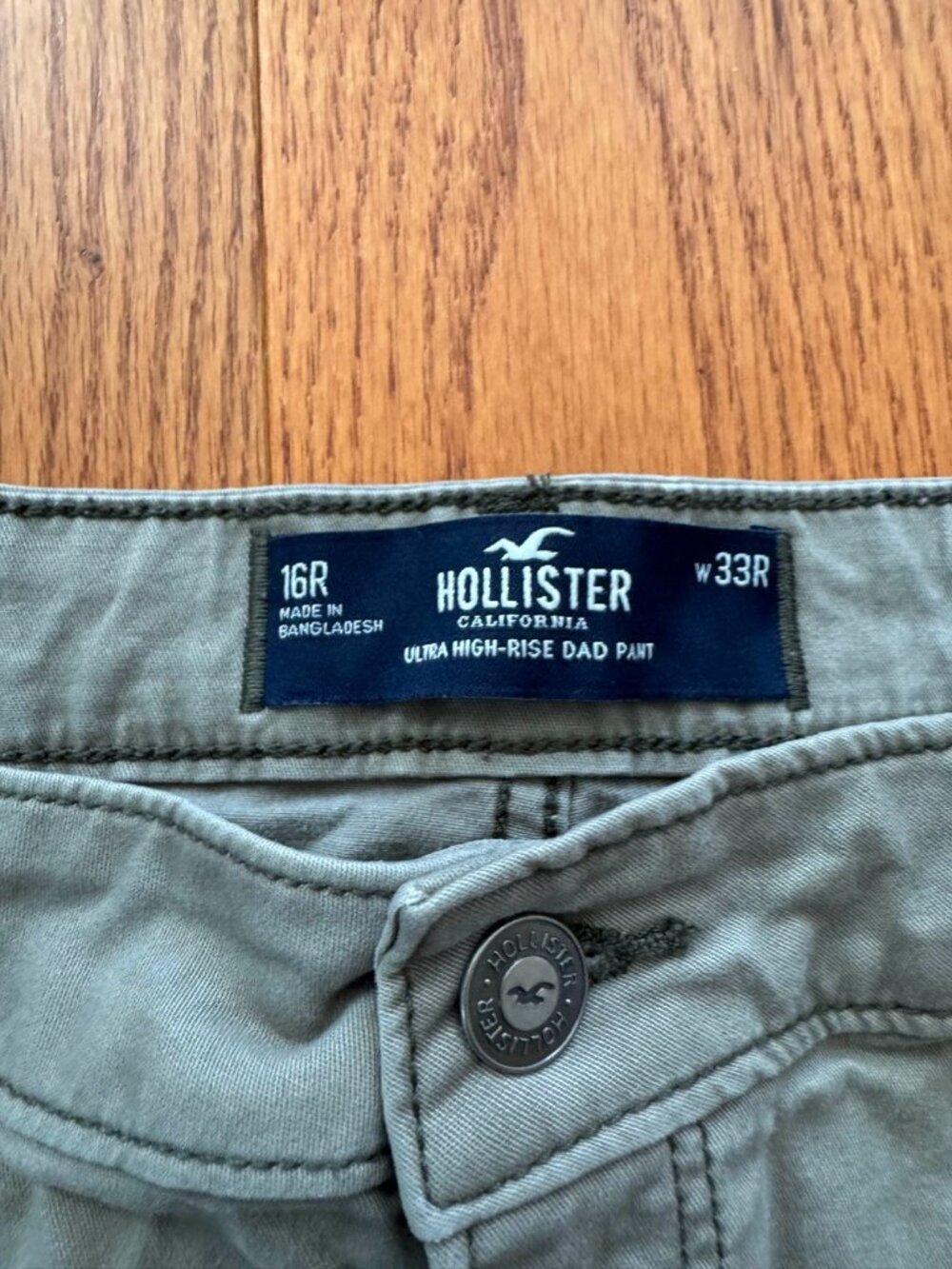 Hollister Ultra High Rise Cargo Dad Pants Olive Green Butterfly Accents W33R - Picture 2 of 7